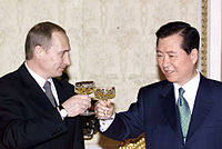 https://upload.wikimedia.org/wikipedia/commons/thumb/5/59/Vladimir_Putin_in_South_Korea_26-28_February_2001-7.jpg/200px-Vladimir_Putin_in_South_Korea_26-28_February_2001-7.jpg