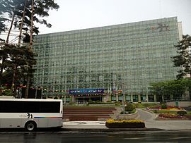 https://upload.wikimedia.org/wikipedia/commons/thumb/5/5b/Jung-gu_office_SEOUL.jpg/270px-Jung-gu_office_SEOUL.jpg
