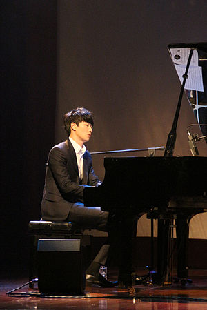 https://upload.wikimedia.org/wikipedia/commons/thumb/5/5d/Yoonhan_at_the_concert_%E2%80%98Cinema_Music_Box%E2%80%99_in_Goyang.jpg/300px-Yoonhan_at_the_concert_%E2%80%98Cinema_Music_Box%E2%80%99_in_Goyang.jpg