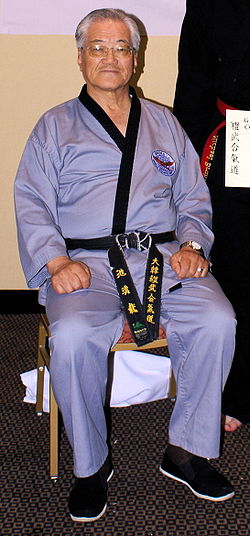 https://upload.wikimedia.org/wikipedia/commons/thumb/6/61/Ji_Han-Jae_sitting.jpg/250px-Ji_Han-Jae_sitting.jpg