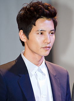 https://upload.wikimedia.org/wikipedia/commons/thumb/6/62/Won_Bin_from_acrofan.jpg/250px-Won_Bin_from_acrofan.jpg
