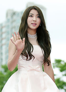 https://upload.wikimedia.org/wikipedia/commons/thumb/6/63/Kwon_So-hyun_arrives_at_the_red_carpet_event_of_the_Pifan_in_Bucheon_on_July_17%2C_2014.jpg/250px-Kwon_So-hyun_arrives_at_the_red_carpet_event_of_the_Pifan_in_Bucheon_on_July_17%2C_2014.jpg