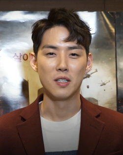 https://upload.wikimedia.org/wikipedia/commons/thumb/6/66/%EB%B0%B1%EC%84%B1%ED%98%84_Baek_Sung-hyun_161207.png/250px-%EB%B0%B1%EC%84%B1%ED%98%84_Baek_Sung-hyun_161207.png