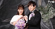 https://upload.wikimedia.org/wikipedia/commons/thumb/6/66/Moon_Hee-jun_and_Soyul_wedding.jpg/220px-Moon_Hee-jun_and_Soyul_wedding.jpg