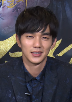 https://upload.wikimedia.org/wikipedia/commons/thumb/6/69/Yoo_Seung-ho_in_November_2015.png/250px-Yoo_Seung-ho_in_November_2015.png