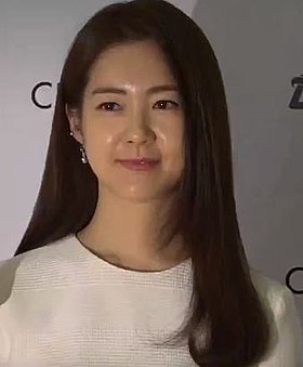 https://upload.wikimedia.org/wikipedia/commons/thumb/6/6b/Lee_Yo-won_in_2018.jpg/280px-Lee_Yo-won_in_2018.jpg