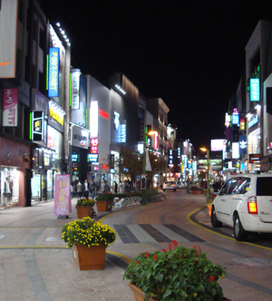 https://upload.wikimedia.org/wikipedia/commons/thumb/6/6d/Gwangbok-dong_Street.png/300px-Gwangbok-dong_Street.png