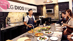 https://upload.wikimedia.org/wikipedia/commons/thumb/6/6e/LG_Dios_Built-In_Cooking_Class_with_Kim_Ho-Jin.jpg/250px-LG_Dios_Built-In_Cooking_Class_with_Kim_Ho-Jin.jpg
