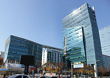 https://upload.wikimedia.org/wikipedia/commons/thumb/7/71/Daejeon_Ministry_of_Patriots_and_Veterans_Affairs.jpg/220px-Daejeon_Ministry_of_Patriots_and_Veterans_Affairs.jpg