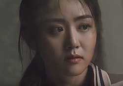 https://upload.wikimedia.org/wikipedia/commons/thumb/7/75/%28Marie_Claire_Korea%29_%EC%84%B8%EA%B3%84%EC%9D%98_%EB%81%9D_-_%EB%AC%B8%EA%B7%BC%EC%98%81.jpg/250px-%28Marie_Claire_Korea%29_%EC%84%B8%EA%B3%84%EC%9D%98_%EB%81%9D_-_%EB%AC%B8%EA%B7%BC%EC%98%81.jpg