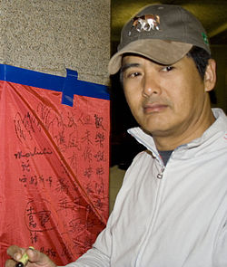 https://upload.wikimedia.org/wikipedia/commons/thumb/7/7b/Chow_Yun_Fat_for_wiki.jpg/250px-Chow_Yun_Fat_for_wiki.jpg