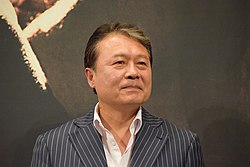 https://upload.wikimedia.org/wikipedia/commons/thumb/7/7b/Chun_Ho-jin.2019.jpg/250px-Chun_Ho-jin.2019.jpg