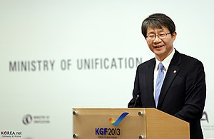 https://upload.wikimedia.org/wikipedia/commons/thumb/7/7b/KOCIS_Korea_KGF_2013_03_%2810957100155%29.jpg/300px-KOCIS_Korea_KGF_2013_03_%2810957100155%29.jpg