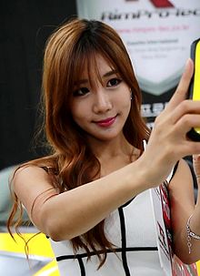 https://upload.wikimedia.org/wikipedia/commons/thumb/7/7d/2014_LSW_korea_%EB%9F%AD%EC%85%94%EB%A6%AC_%EC%8A%88%ED%8D%BC%EC%B9%B4_%EC%9C%84%EC%BC%84%EB%93%9C_%EB%AA%A8%EB%8D%B8_%EC%9C%A4%EC%B1%84%EC%9B%90.jpg/220px-2014_LSW_korea_%EB%9F%AD%EC%85%94%EB%A6%AC_%EC%8A%88%ED%8D%BC%EC%B9%B4_%EC%9C%84%EC%BC%84%EB%93%9C_%EB%AA%A8%EB%8D%B8_%EC%9C%A4%EC%B1%84%EC%9B%90.jpg