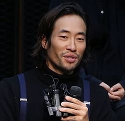 https://upload.wikimedia.org/wikipedia/commons/thumb/7/7d/Ryu_Seung-beom.jpg/250px-Ryu_Seung-beom.jpg