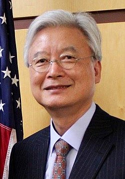 https://upload.wikimedia.org/wikipedia/commons/thumb/7/7e/Cho_Yoon-je.jpg/250px-Cho_Yoon-je.jpg
