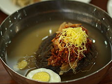 https://upload.wikimedia.org/wikipedia/commons/thumb/7/7e/Korean_cuisine-Naengmyeon-01.jpg/230px-Korean_cuisine-Naengmyeon-01.jpg