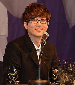 https://upload.wikimedia.org/wikipedia/commons/thumb/8/81/Seo_Taiji_on_October_20%2C_2014_%282%29.jpg/250px-Seo_Taiji_on_October_20%2C_2014_%282%29.jpg