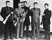 https://upload.wikimedia.org/wikipedia/commons/thumb/8/82/%EA%B9%80%EC%9D%BC%EC%84%B1_%EC%88%98%EB%A0%B9_%EC%B5%9C%EC%9A%A9%EA%B1%B4_%EA%B9%80%EC%B1%85_%EA%B9%80%EC%9D%BC_%EA%B0%95%EA%B1%B4.jpg/200px-%EA%B9%80%EC%9D%BC%EC%84%B1_%EC%88%98%EB%A0%B9_%EC%B5%9C%EC%9A%A9%EA%B1%B4_%EA%B9%80%EC%B1%85_%EA%B9%80%EC%9D%BC_%EA%B0%95%EA%B1%B4.jpg