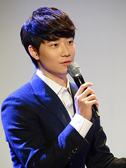 https://upload.wikimedia.org/wikipedia/commons/thumb/8/83/Yoonhan_at_the_concert_%E2%80%98Yoonhan_Cinema_Concert%E2%80%99_in_Seoul.jpg/250px-Yoonhan_at_the_concert_%E2%80%98Yoonhan_Cinema_Concert%E2%80%99_in_Seoul.jpg