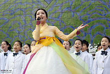 https://upload.wikimedia.org/wikipedia/commons/thumb/8/84/Korea_Spring_of_Insadong_47.jpg/220px-Korea_Spring_of_Insadong_47.jpg