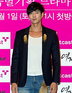https://upload.wikimedia.org/wikipedia/commons/thumb/8/85/Kang_Ji_Sub_from_acrofan.jpg/250px-Kang_Ji_Sub_from_acrofan.jpg