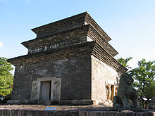 https://upload.wikimedia.org/wikipedia/commons/thumb/8/87/Korea-Gyeongju-Bunhwangsa_seoktap-04.jpg/220px-Korea-Gyeongju-Bunhwangsa_seoktap-04.jpg