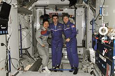 https://upload.wikimedia.org/wikipedia/commons/thumb/8/87/Yi%2BMalenchenko%2BWhitson_at_ISS_08Apr17_%28NASA-ISS016-E-036365%29.jpg/237px-Yi%2BMalenchenko%2BWhitson_at_ISS_08Apr17_%28NASA-ISS016-E-036365%29.jpg
