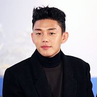 https://upload.wikimedia.org/wikipedia/commons/thumb/8/8a/Yoo_Ah-In_2013_BIFF.jpg/200px-Yoo_Ah-In_2013_BIFF.jpg