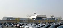 https://upload.wikimedia.org/wikipedia/commons/thumb/8/8b/Gimhae_Airport_20091031.jpg/220px-Gimhae_Airport_20091031.jpg