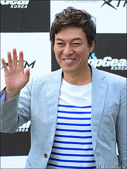 https://upload.wikimedia.org/wikipedia/commons/thumb/8/8c/Kim_Kap-Soo_from_acrofan.jpg/250px-Kim_Kap-Soo_from_acrofan.jpg