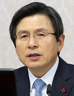 https://upload.wikimedia.org/wikipedia/commons/thumb/8/8d/Hwang_Kyo-ahn_December_2016.jpg/250px-Hwang_Kyo-ahn_December_2016.jpg