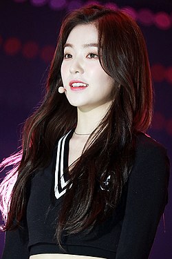 https://upload.wikimedia.org/wikipedia/commons/thumb/8/8e/Irene_Bae_at_Asia_Song_Festival_2018_in_October_03%2C_2018_%286%29.jpg/250px-Irene_Bae_at_Asia_Song_Festival_2018_in_October_03%2C_2018_%286%29.jpg