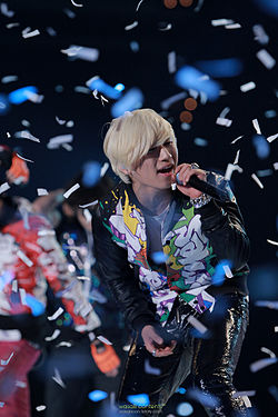 https://upload.wikimedia.org/wikipedia/commons/thumb/9/98/Daesung_in_K-Collection_2012.jpg/250px-Daesung_in_K-Collection_2012.jpg