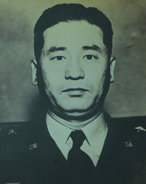 https://upload.wikimedia.org/wikipedia/commons/thumb/9/99/General_Won_Yong-Deok.jpg/300px-General_Won_Yong-Deok.jpg