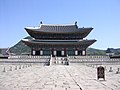https://upload.wikimedia.org/wikipedia/commons/thumb/9/9a/Gyeongbokgung-GeunJeongJeon.jpg/120px-Gyeongbokgung-GeunJeongJeon.jpg
