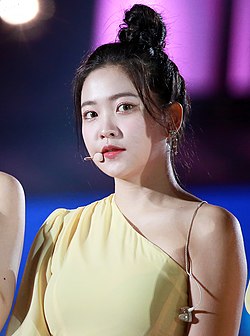 https://upload.wikimedia.org/wikipedia/commons/thumb/a/a2/Kim_Yeri_at_Trans_Korean_Wave_in_Jakarta_on_April_27%2C_2019.jpg/250px-Kim_Yeri_at_Trans_Korean_Wave_in_Jakarta_on_April_27%2C_2019.jpg
