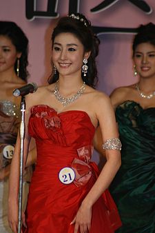 https://upload.wikimedia.org/wikipedia/commons/thumb/a/a6/Miss_Korea_2009_Seoul_%2836%29.jpg/225px-Miss_Korea_2009_Seoul_%2836%29.jpg
