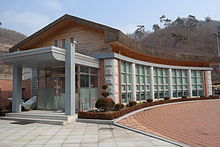 https://upload.wikimedia.org/wikipedia/commons/thumb/a/a7/Jang_Jin-young_Memorial_Museum_6.JPG/220px-Jang_Jin-young_Memorial_Museum_6.JPG