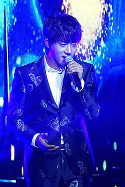 https://upload.wikimedia.org/wikipedia/commons/thumb/a/a8/Hwang-Chi-Yeul.jpg/250px-Hwang-Chi-Yeul.jpg
