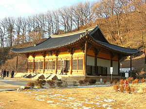 https://upload.wikimedia.org/wikipedia/commons/thumb/a/a9/Muryangsujeon2.jpg/300px-Muryangsujeon2.jpg