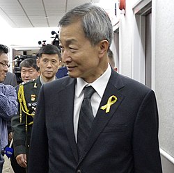 https://upload.wikimedia.org/wikipedia/commons/thumb/a/ae/U.S._Defense_Secretary_Chuck_Hagel_is_escorted_by_Ahn_Ho-young%2C_South_Korean_ambassador_to_the_United_States%2C_as_he_visits_the_South_Korean_Embassy_in_Washington%2C_D.C.%2C_May_10%2C_2014_140510-D-NI589-096b_%28cropped%29.jpg/250px-thumbnail.jpg