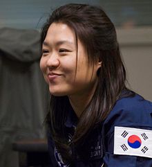 https://upload.wikimedia.org/wikipedia/commons/thumb/b/b3/Yi_So-yeon_%28NASA_-_JSC2008-E-004174%29.jpg/220px-Yi_So-yeon_%28NASA_-_JSC2008-E-004174%29.jpg