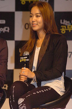 https://upload.wikimedia.org/wikipedia/commons/thumb/b/b8/Kim_Hee-Jung.jpg/250px-Kim_Hee-Jung.jpg