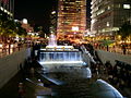 https://upload.wikimedia.org/wikipedia/commons/thumb/b/b8/Seoul_Cheonggyecheon_night.jpg/120px-Seoul_Cheonggyecheon_night.jpg