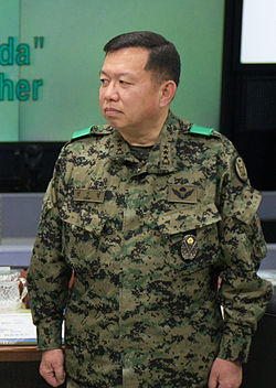 https://upload.wikimedia.org/wikipedia/commons/thumb/b/ba/Lt_General_Chun_In-bum.jpg/250px-Lt_General_Chun_In-bum.jpg
