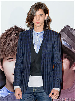 https://upload.wikimedia.org/wikipedia/commons/thumb/b/bd/Lee_Hyun-Jae_from_acrofan.jpg/250px-Lee_Hyun-Jae_from_acrofan.jpg