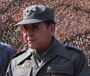 https://upload.wikimedia.org/wikipedia/commons/thumb/b/be/Army_%28ROKA%29_General_Kim_Yoon-ho_%EC%9C%A1%EA%B5%B0%EB%8C%80%EC%9E%A5_%EA%B9%80%EC%9C%A4%ED%98%B8_%28DA-SC-84-02429%29.jpeg/300px-Army_%28ROKA%29_General_Kim_Yoon-ho_%EC%9C%A1%EA%B5%B0%EB%8C%80%EC%9E%A5_%EA%B9%80%EC%9C%A4%ED%98%B8_%28DA-SC-84-02429%29.jpeg