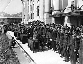 https://upload.wikimedia.org/wikipedia/commons/thumb/c/c0/Syngman_Rhee_Welcome_Ceremony%2C_1945_%281%29.jpg/280px-Syngman_Rhee_Welcome_Ceremony%2C_1945_%281%29.jpg