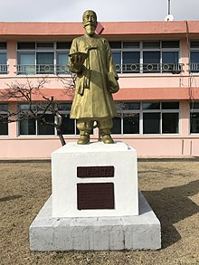 https://upload.wikimedia.org/wikipedia/commons/thumb/c/c3/%ED%95%9C%EC%84%9C_%EB%82%A8%EA%B6%81%EC%96%B5_%EC%84%A0%EC%83%9D%EC%83%81_20180317%EC%86%8D%EC%B4%88%EC%B4%88%EB%93%B1%ED%95%99%EA%B5%90%28%ED%99%8D%EC%B2%9C%EA%B5%B0%29IMG_3551.jpg/220px-%ED%95%9C%EC%84%9C_%EB%82%A8%EA%B6%81%EC%96%B5_%EC%84%A0%EC%83%9D%EC%83%81_20180317%EC%86%8D%EC%B4%88%EC%B4%88%EB%93%B1%ED%95%99%EA%B5%90%28%ED%99%8D%EC%B2%9C%EA%B5%B0%29IMG_3551.jpg